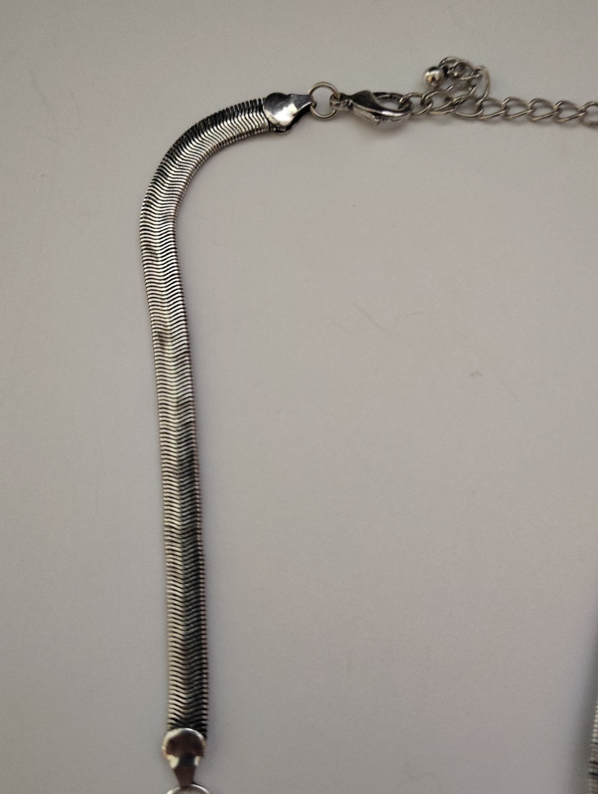 Beautiful silver/tone feather statement necklace