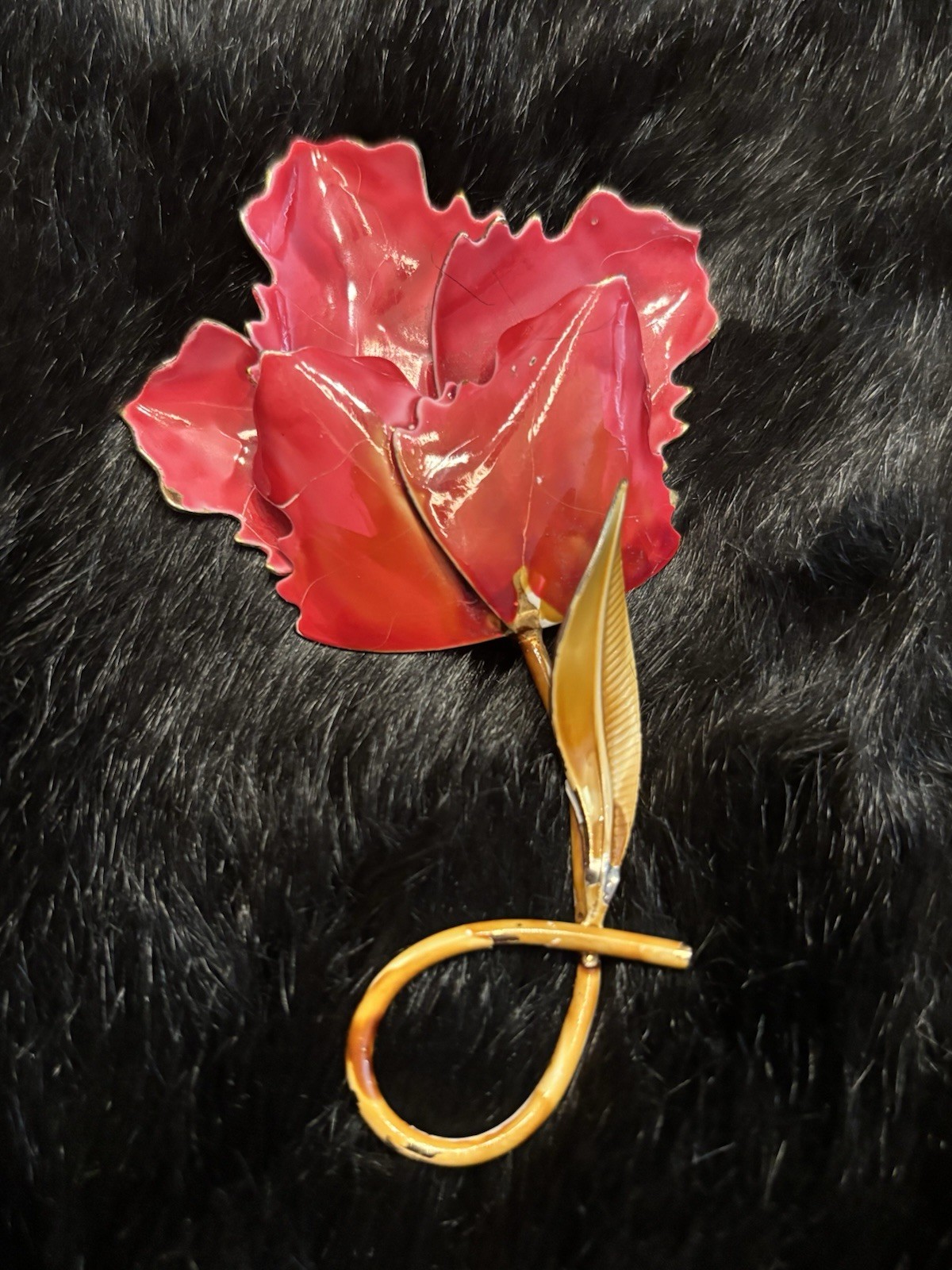 Red Enamel Flower Brooch Pin Gold Tone Metal 3.5 in Flowers & Plants Theme