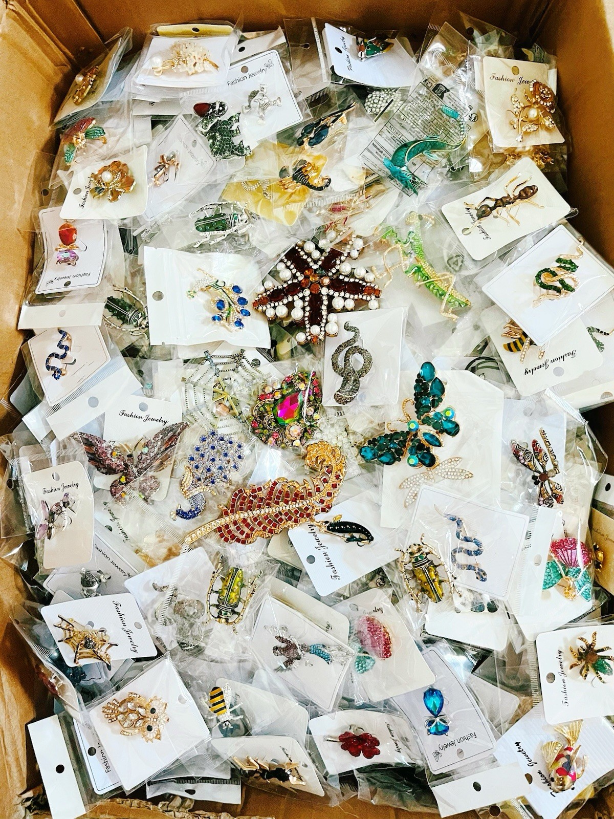 1,000 Mixed Brooch Pins Bulk Lot Assorted Styles Various Materials