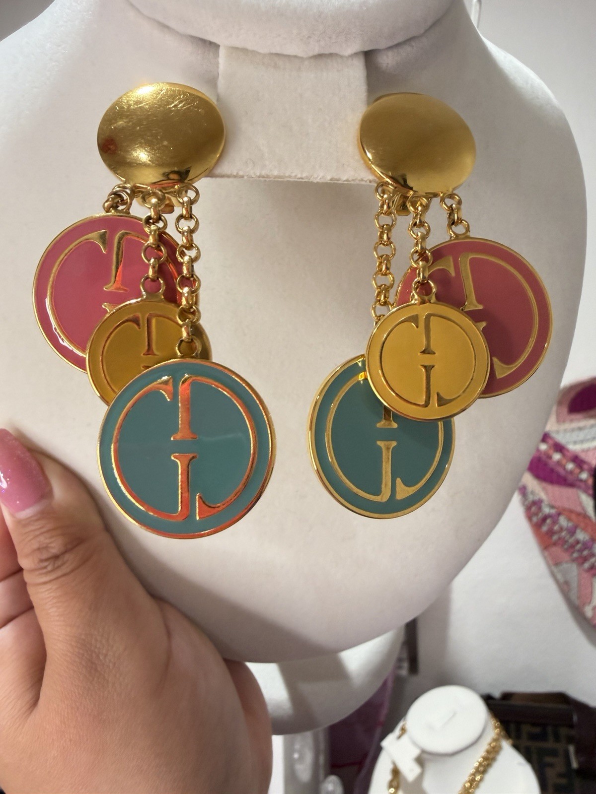 GUCCI Vintage GG Logo Enamel Gold Tone Round Clip On Earrings Rare
