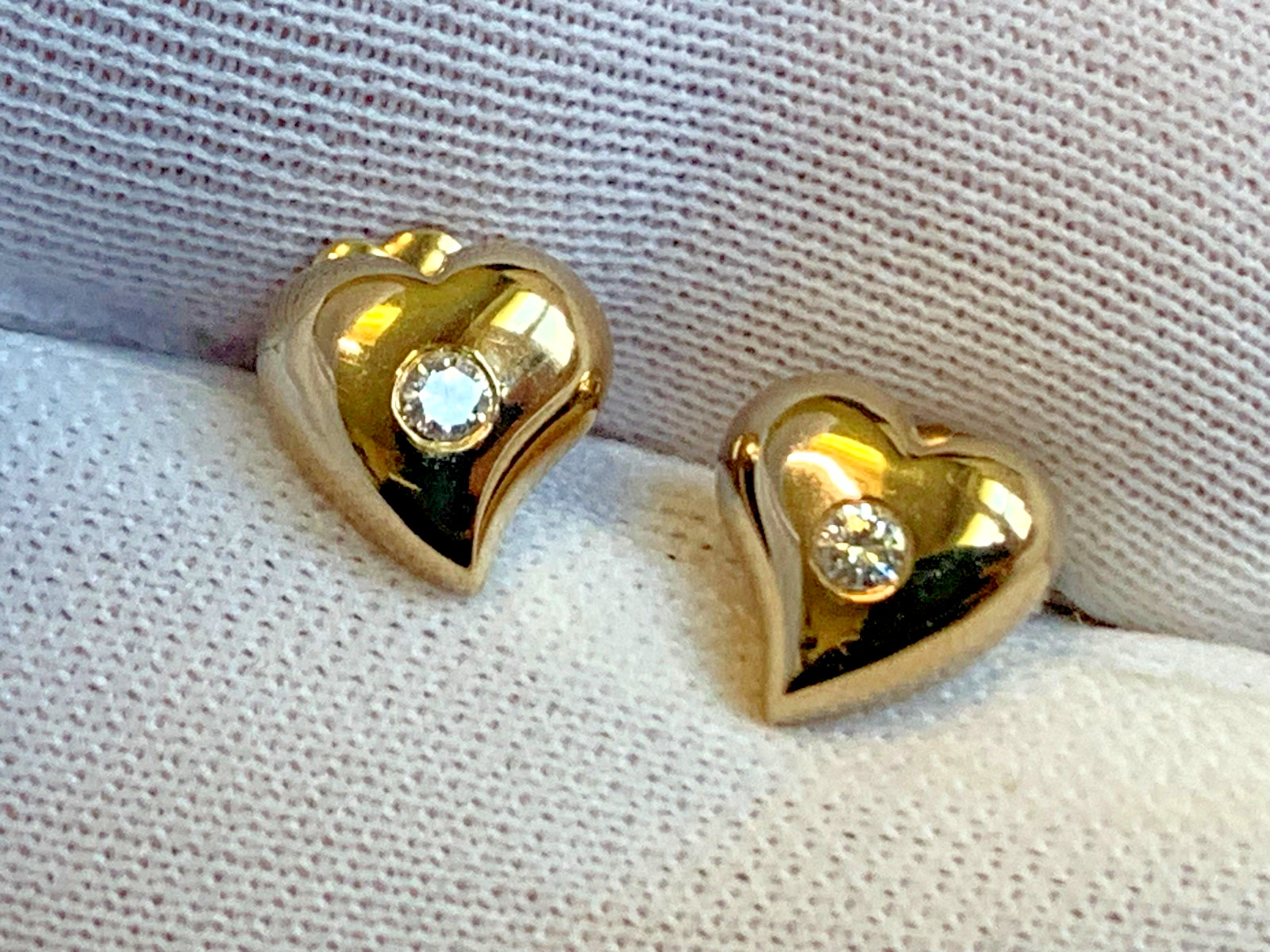 14K Yellow Gold Heart Earrings 1.62g Fine Jewelry Clear Stones Studs *READ*