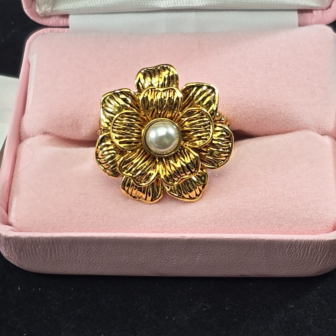Audrey Hepburn Flower Ring Gold Tone with Pearl Center by Camrose Kross Size 10