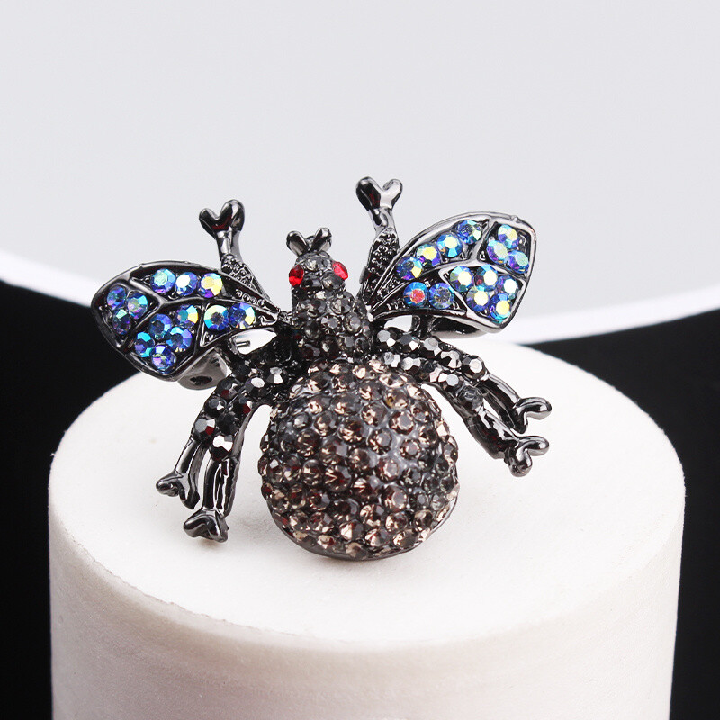 Vintage Creative Personality Cute Bee Brooch