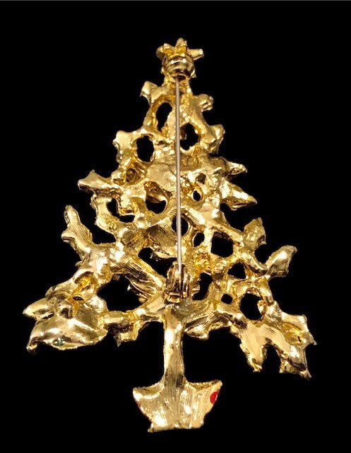 Vintage CHRISTMAS HOLIDAY TREE BROOCH PIN. Unsigned beauty.