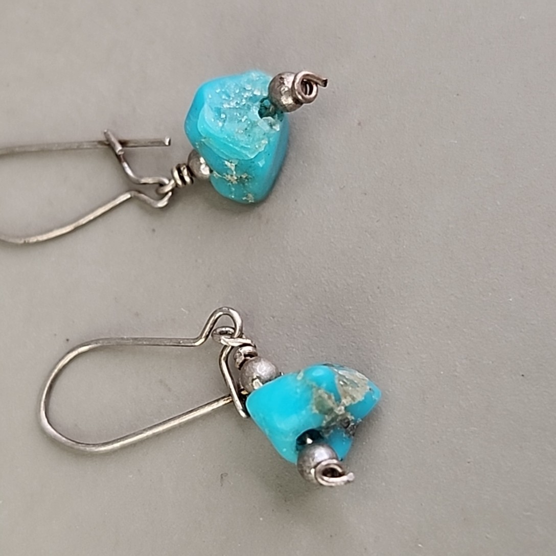 Bracelet Stretch Ring Pierced Drop Earrings Lot of 3 Blue Stone Beaded 6″