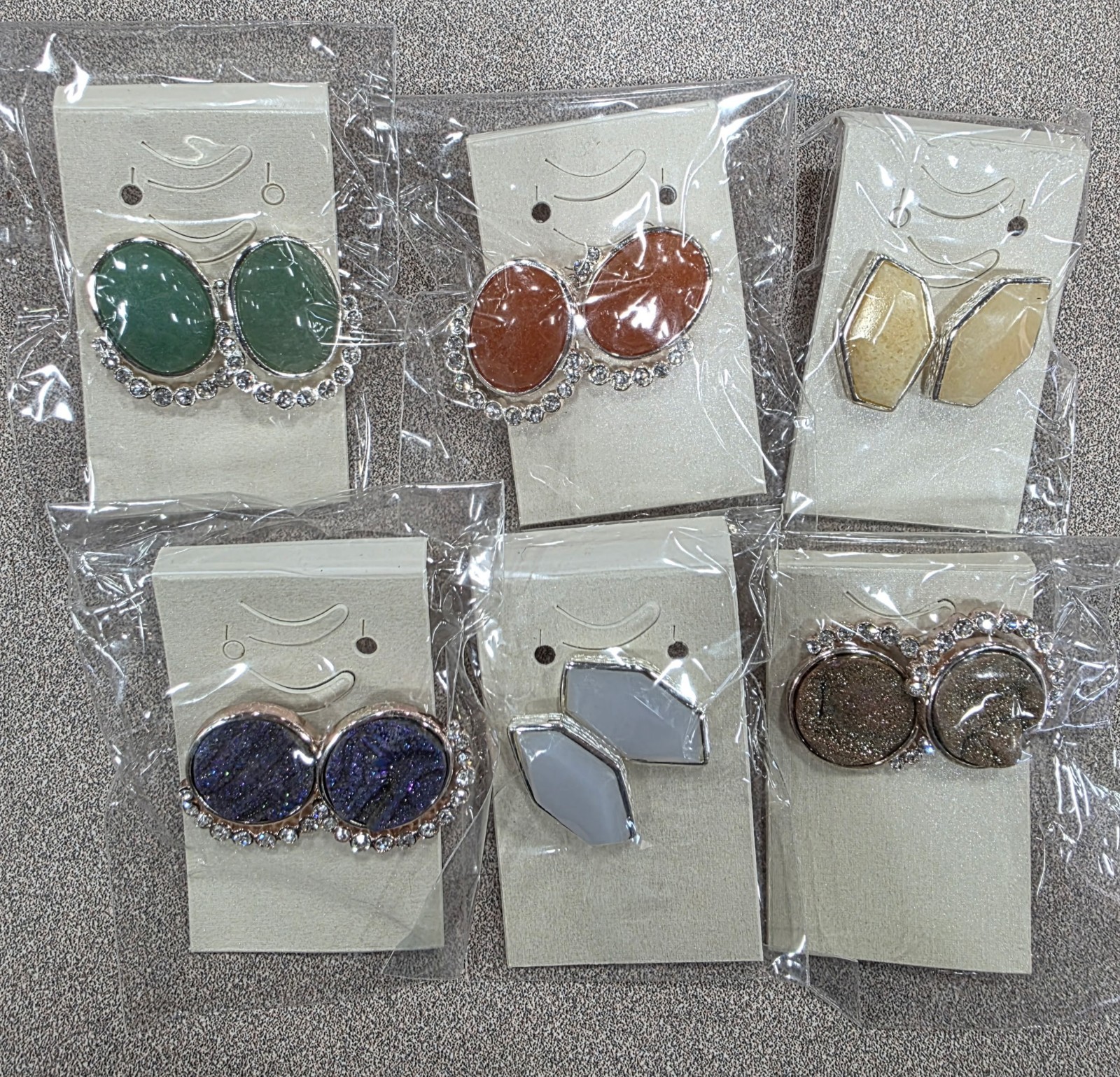 fashion jewelry lots wholesale 101 Pieces. See Description. Ship From Arizona