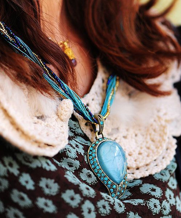 Vintage Womens Retro Bohemian Created Opal Rhinestone Pendant Necklace Crystal
