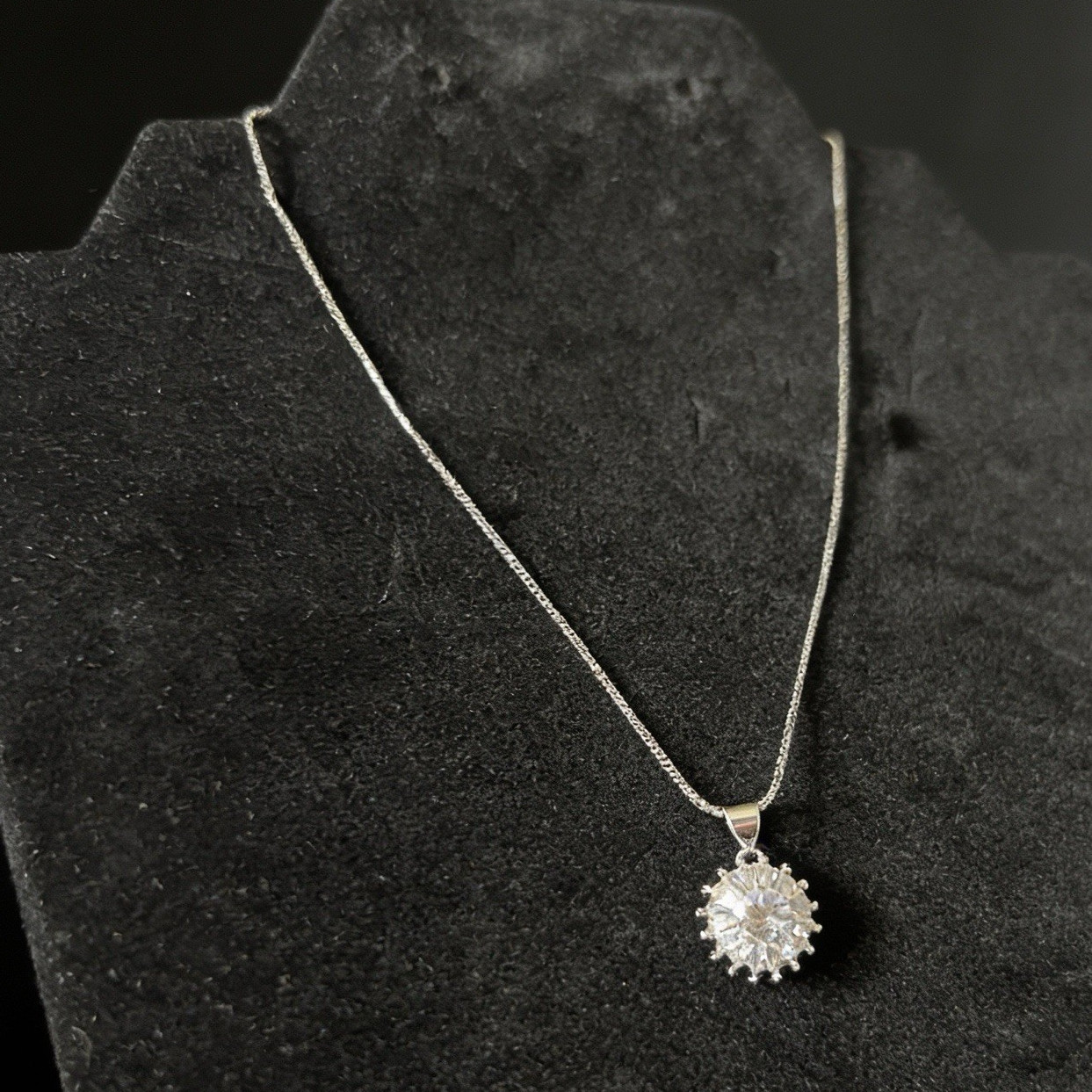 Moissanite Diamond Halo Pendant Necklace 925 Silver 18″ Box Chain