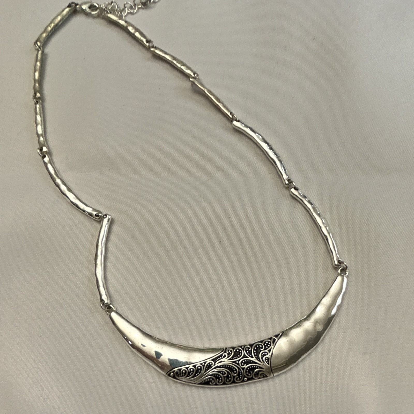 Silver Tone Bar Link Chain Statement Necklace Curved Pendant, No Stone