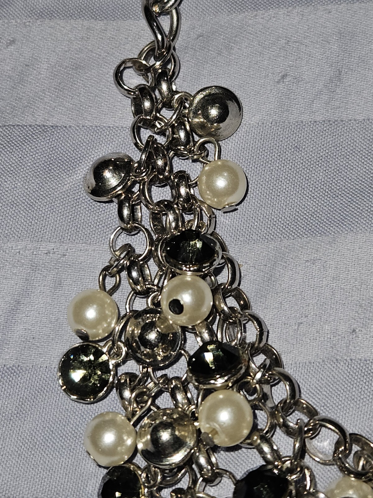 NY BRAND GREY RHINESTONES & FAUX PEARLS SILVER TONE BIB NECKLACE SPARKLY