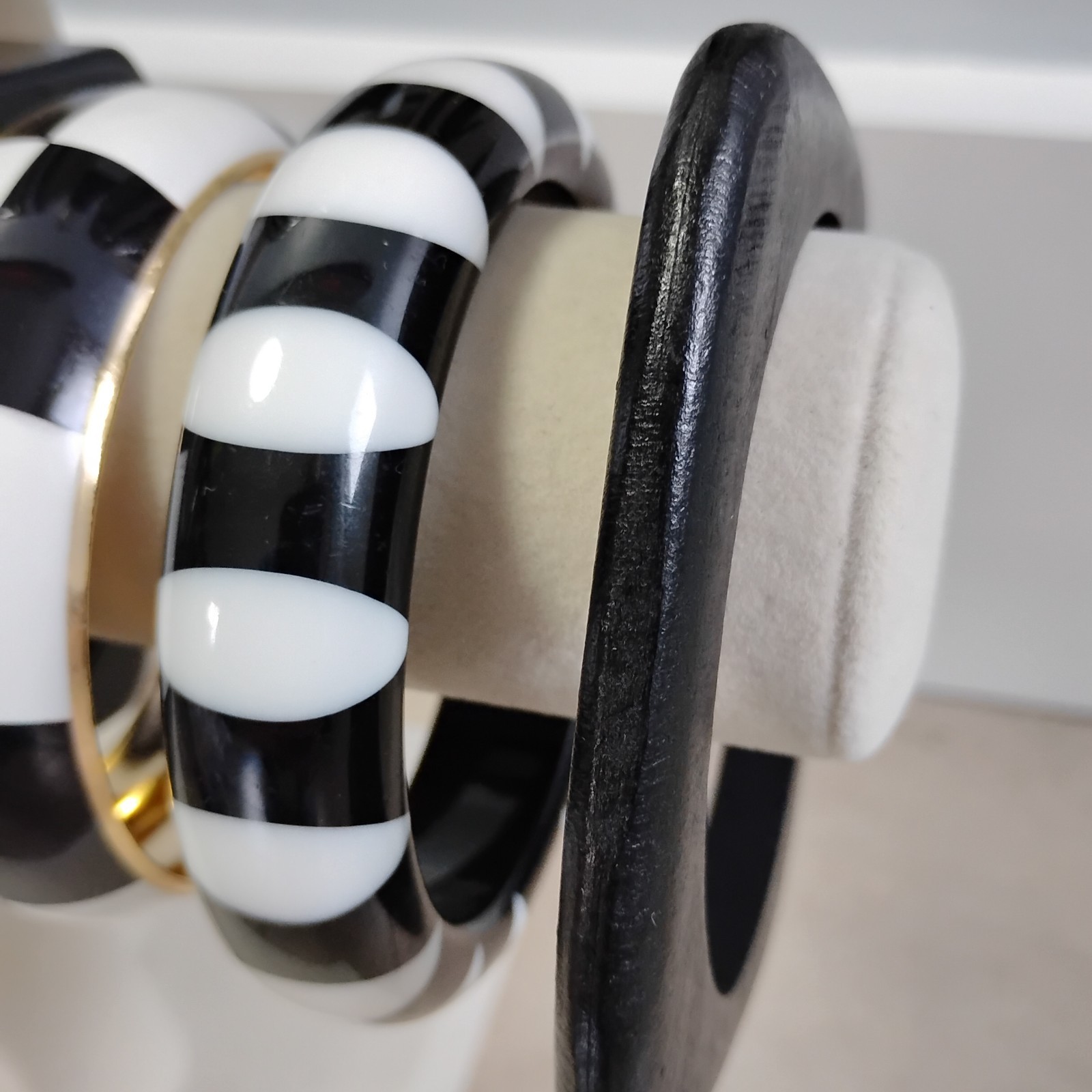NEW Lot Of 8 Chunky Black White Bangle Bracelets Metal Wood Plastic Sz 8