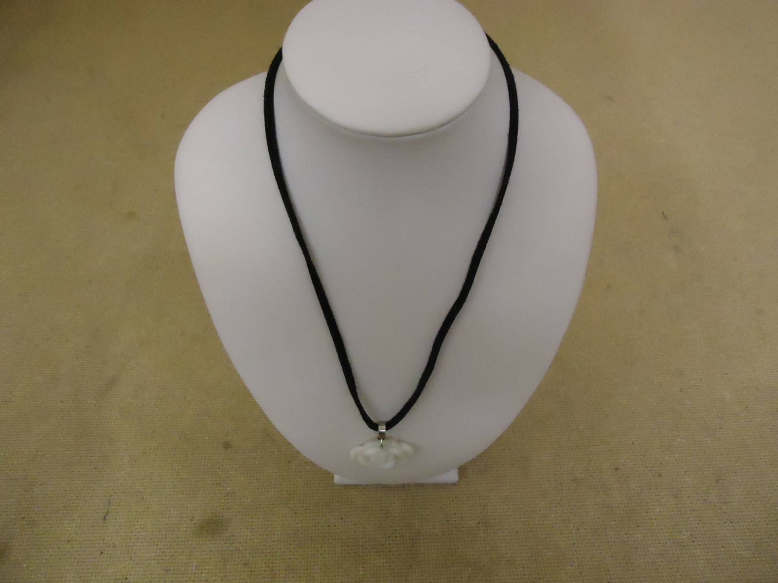 Designer Fashion Necklace 15-17in L Rose Strand/String Female Adult Black/White