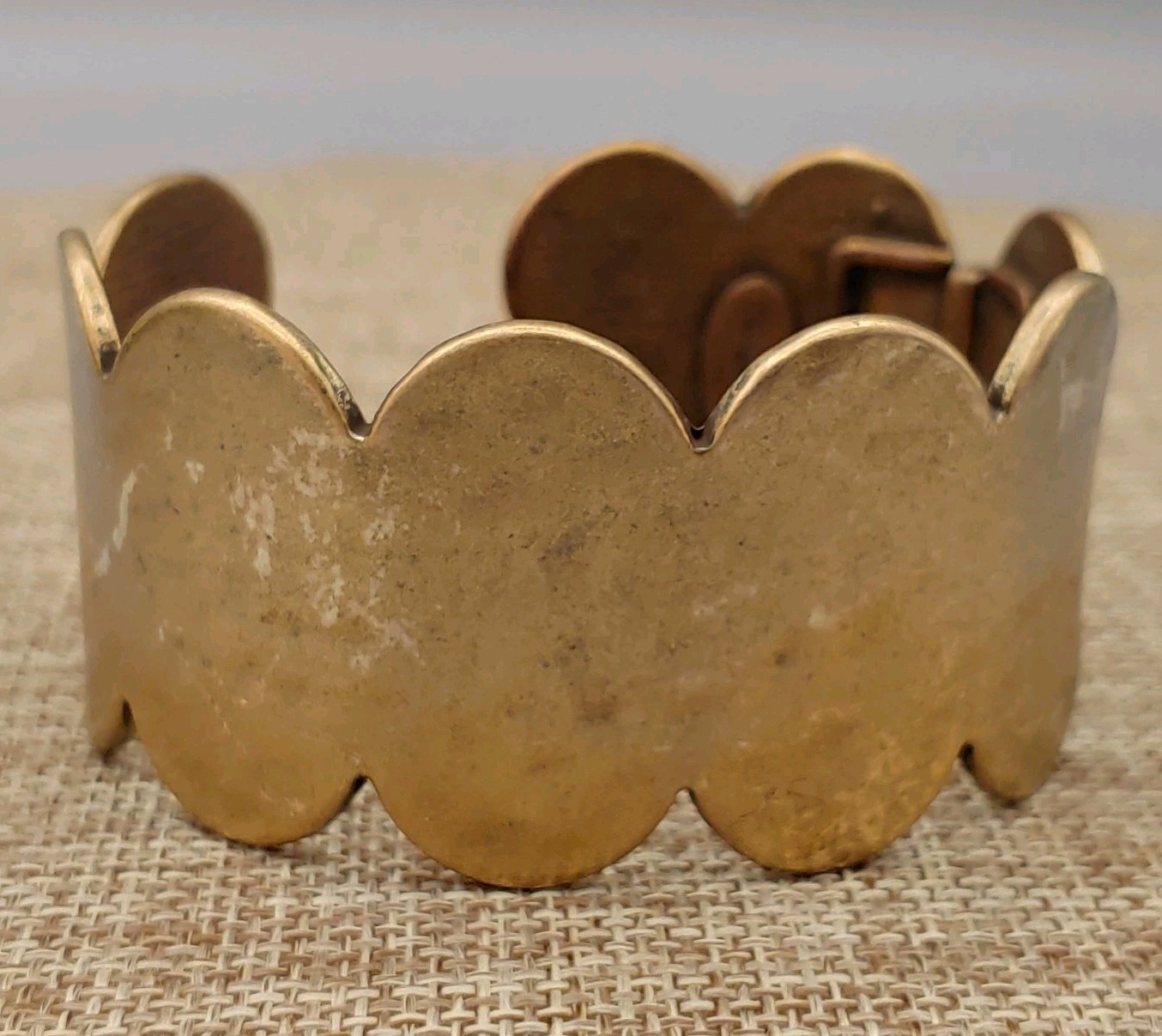 Coldwater Creek Hammered Brass Cuff Bracelet Brass Tone Scalloped Edges 36mm 7″