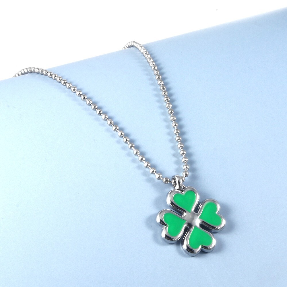 SILVER NECKLACE WITH GREEN CLOVER PENDANT