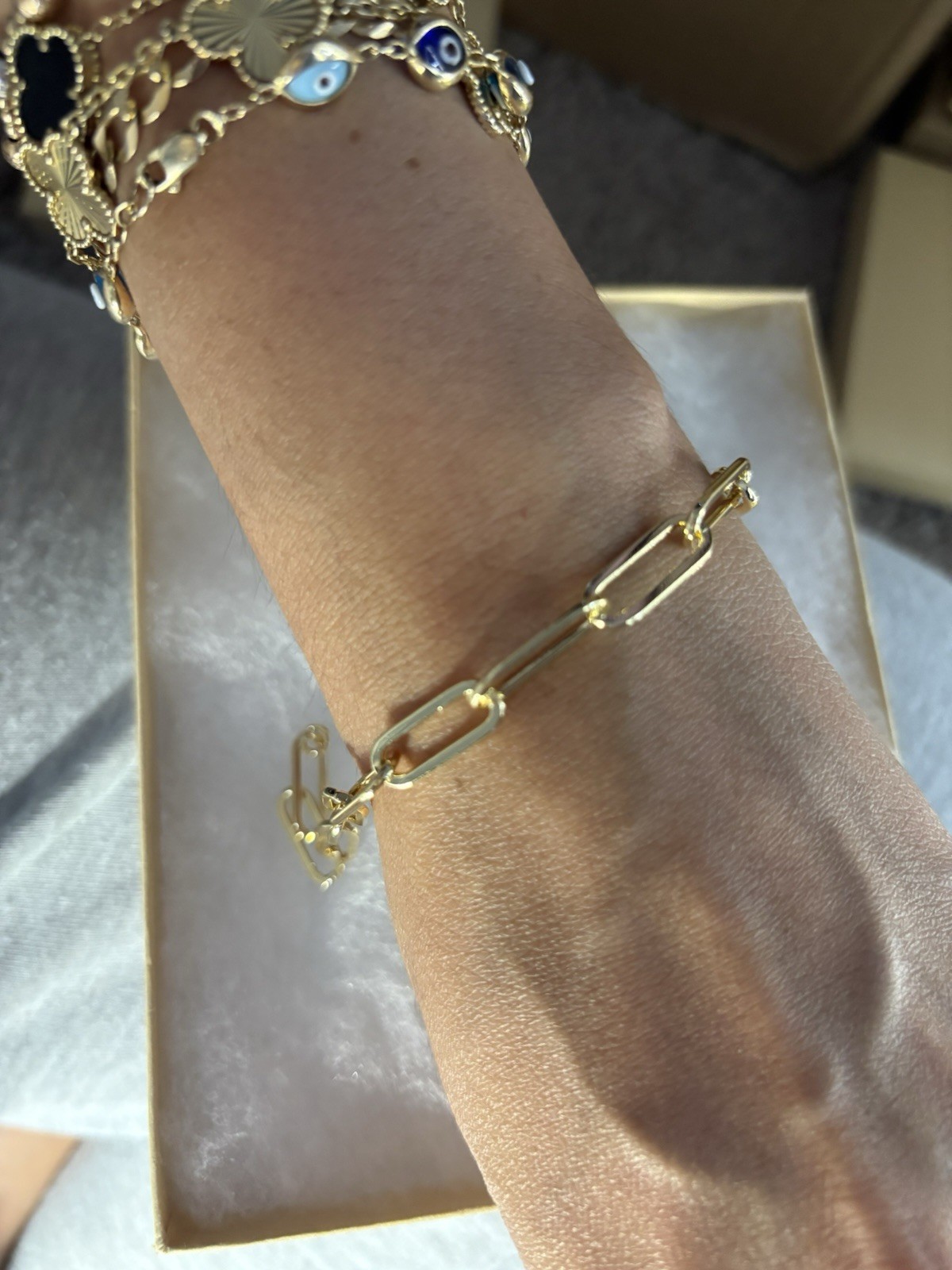 Gold plated 18k Paperclip Oval Link Chain Bracelet Lobster Clasp Metal No Stone