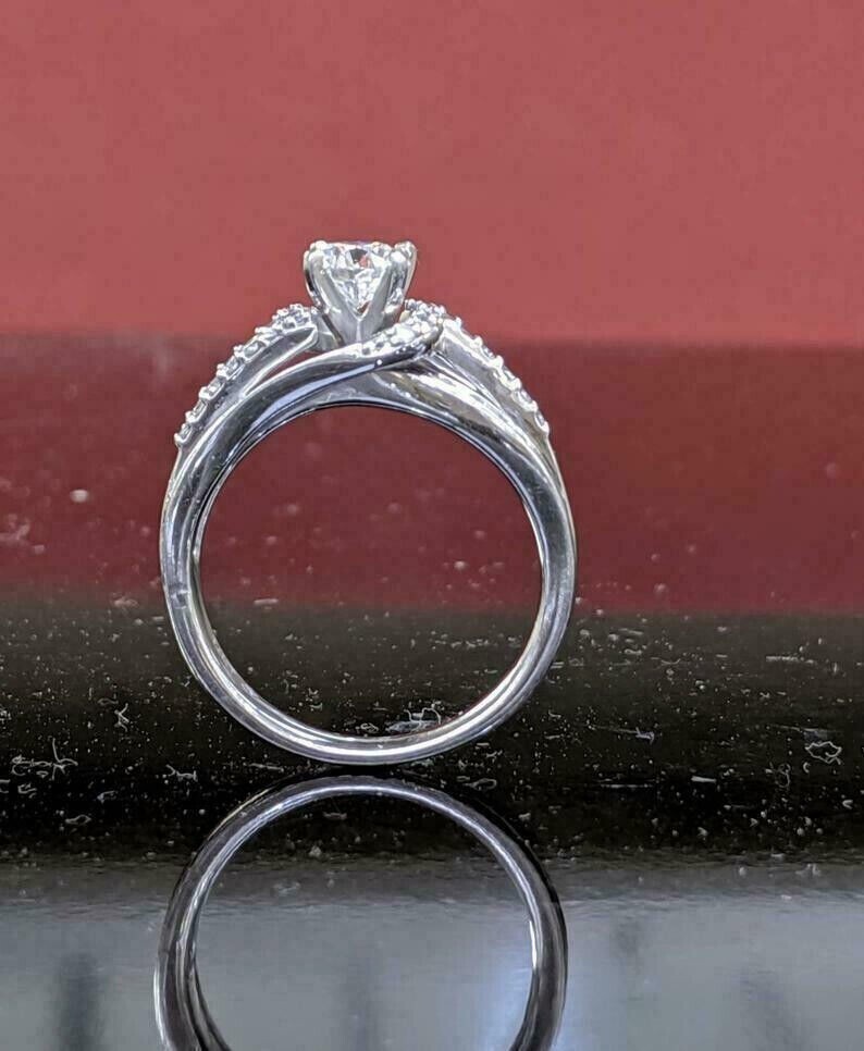 2.20Ct Round Cut Simulated Diamond Pretty Wedding Ring In 14k White Gold Plated
