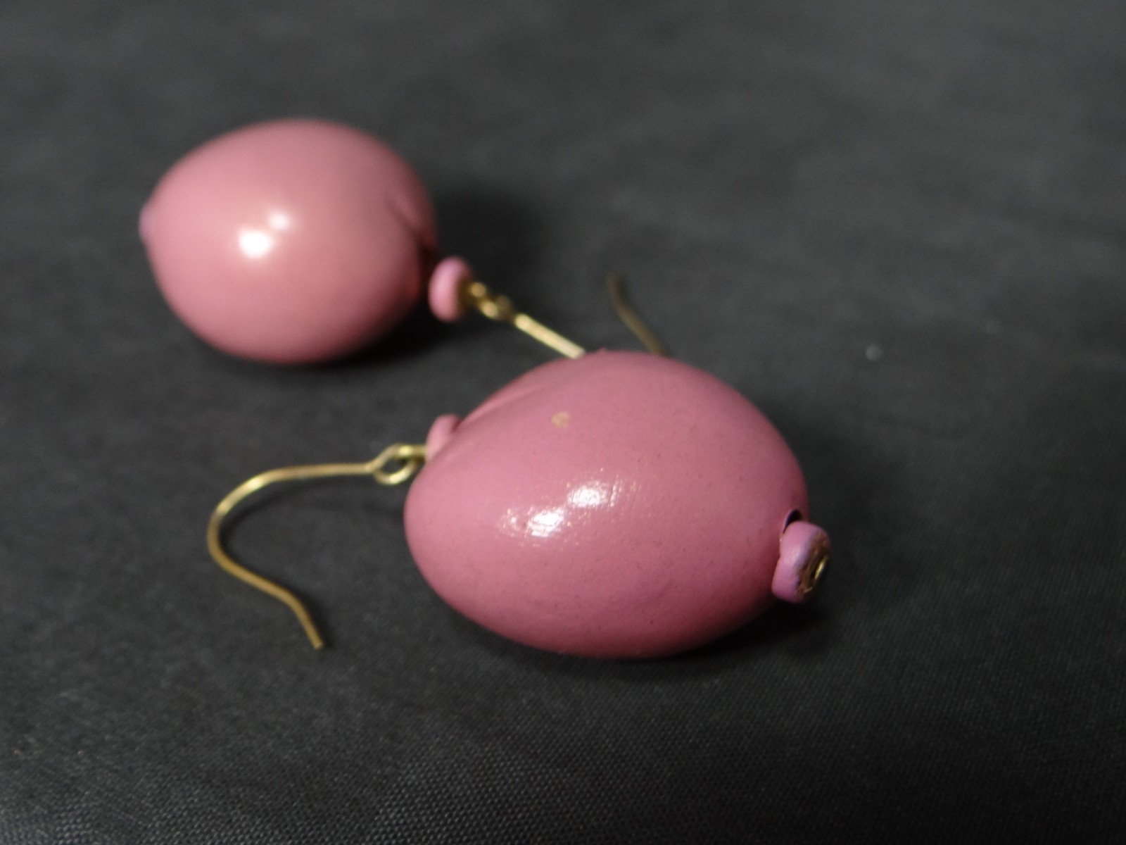 USED MAUVE COLOR OBLONG WOOD DANGLE HOOK PIERCED EARRINGS $1.99