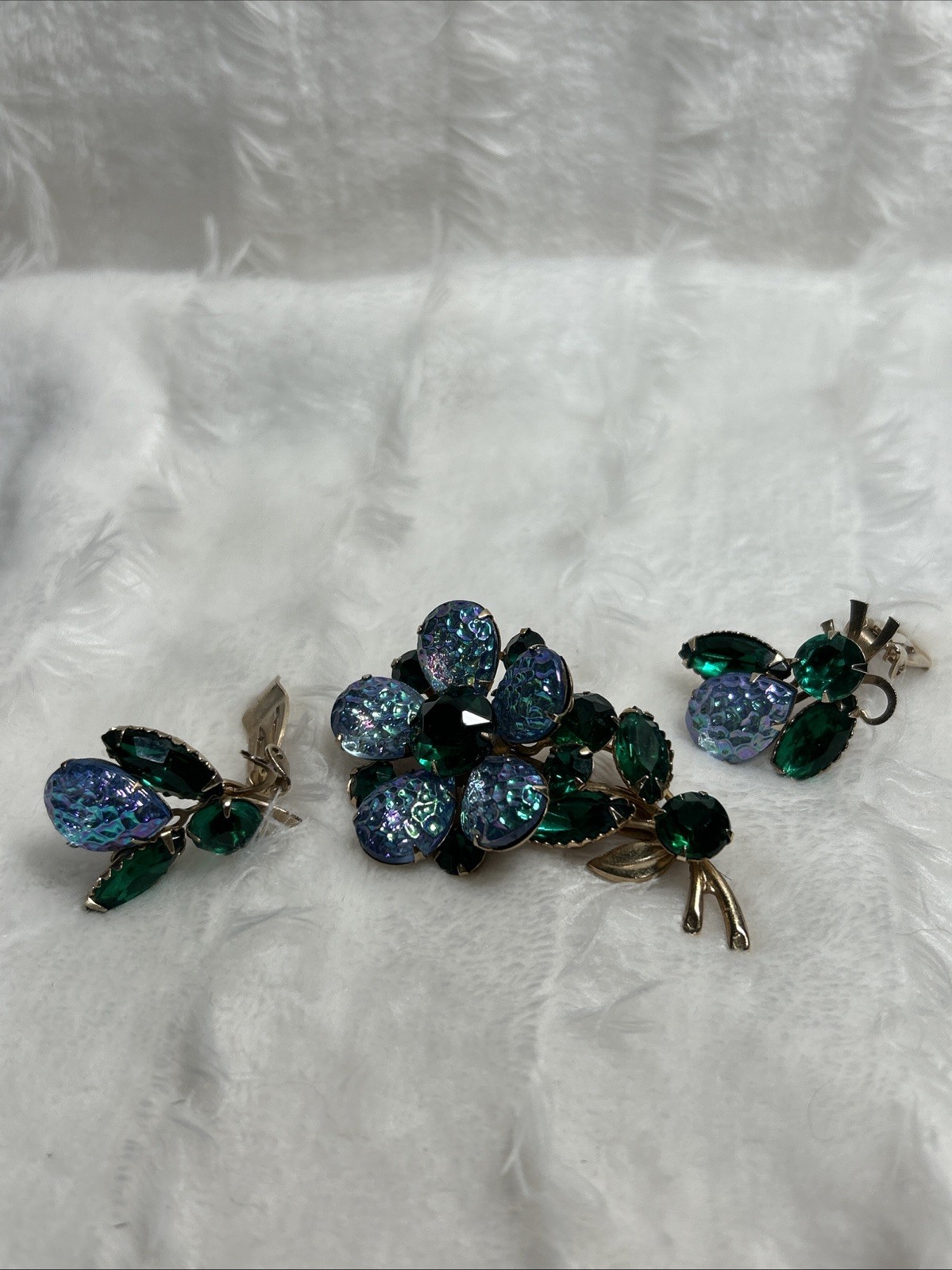 Vintage Green Blue Confetti Art Glass Flower Brooch Clip Earrings Set Unmarked