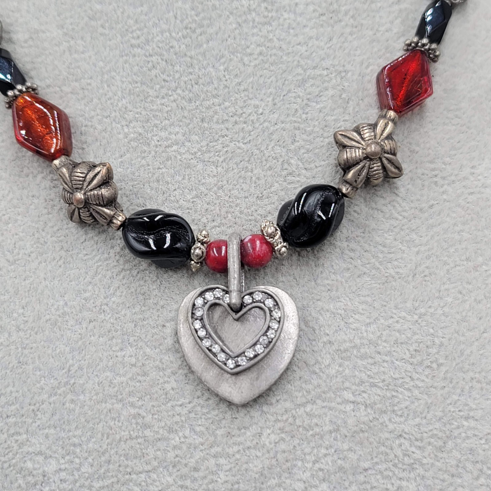 Red and Black Glass Bead Necklace Silver tone Heart Pendant Toggle 18″