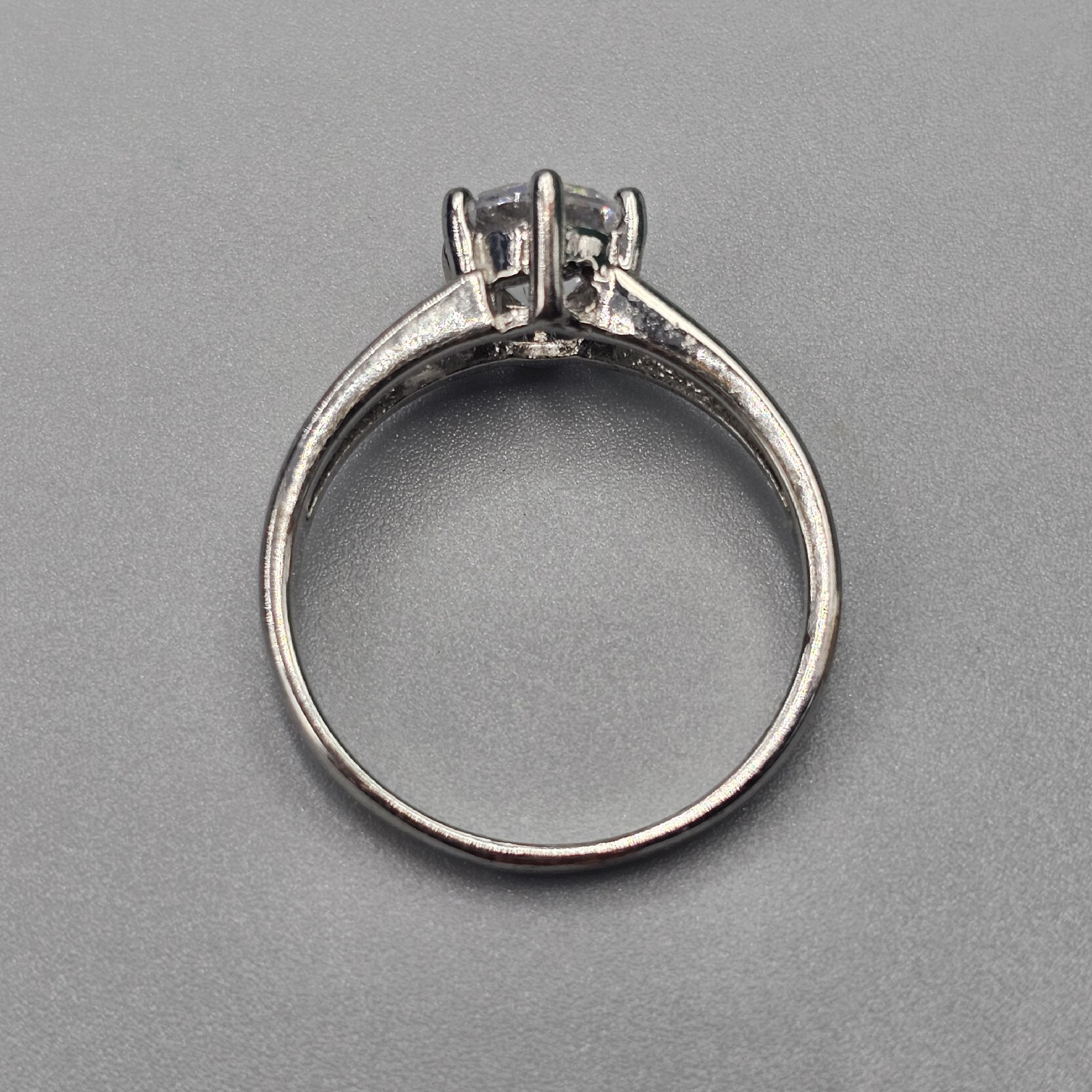Crystal Engagement Ring Sz 8 Silver Tone Band Split Shank Round Solitaire