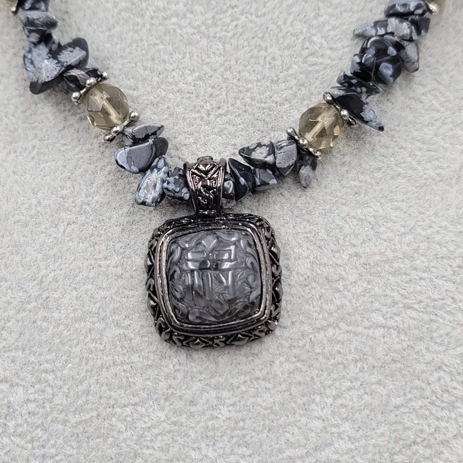Black Gray Stone Beaded Carved Pendant Necklace Gun Metal Black Chain 16″