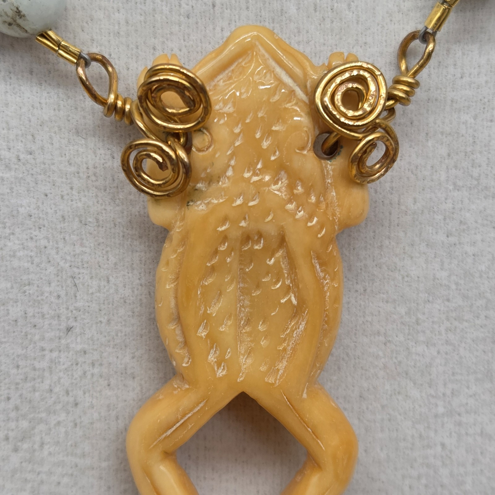 Carved Frog/Lizard/Alligator Reversible Jade/Agate Stone Necklace & Earrings