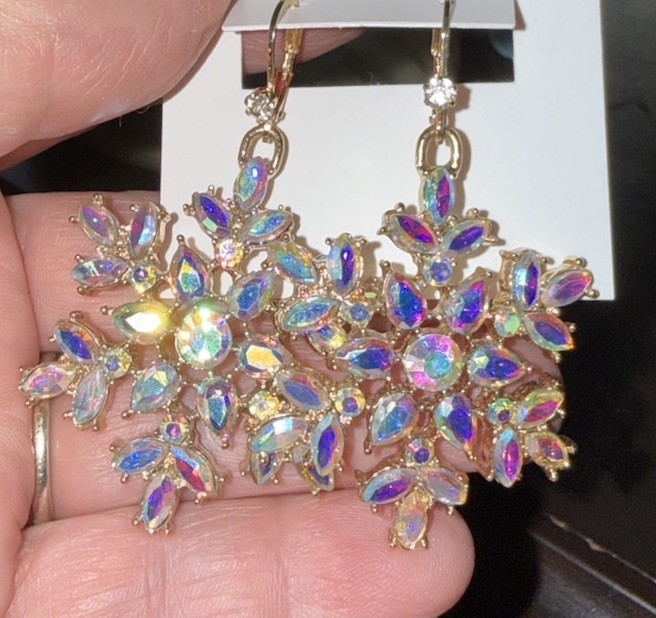 NWT Betsey Johnson Aurora Borealis Snowflake Earrings Iridescent Dangle Jewels