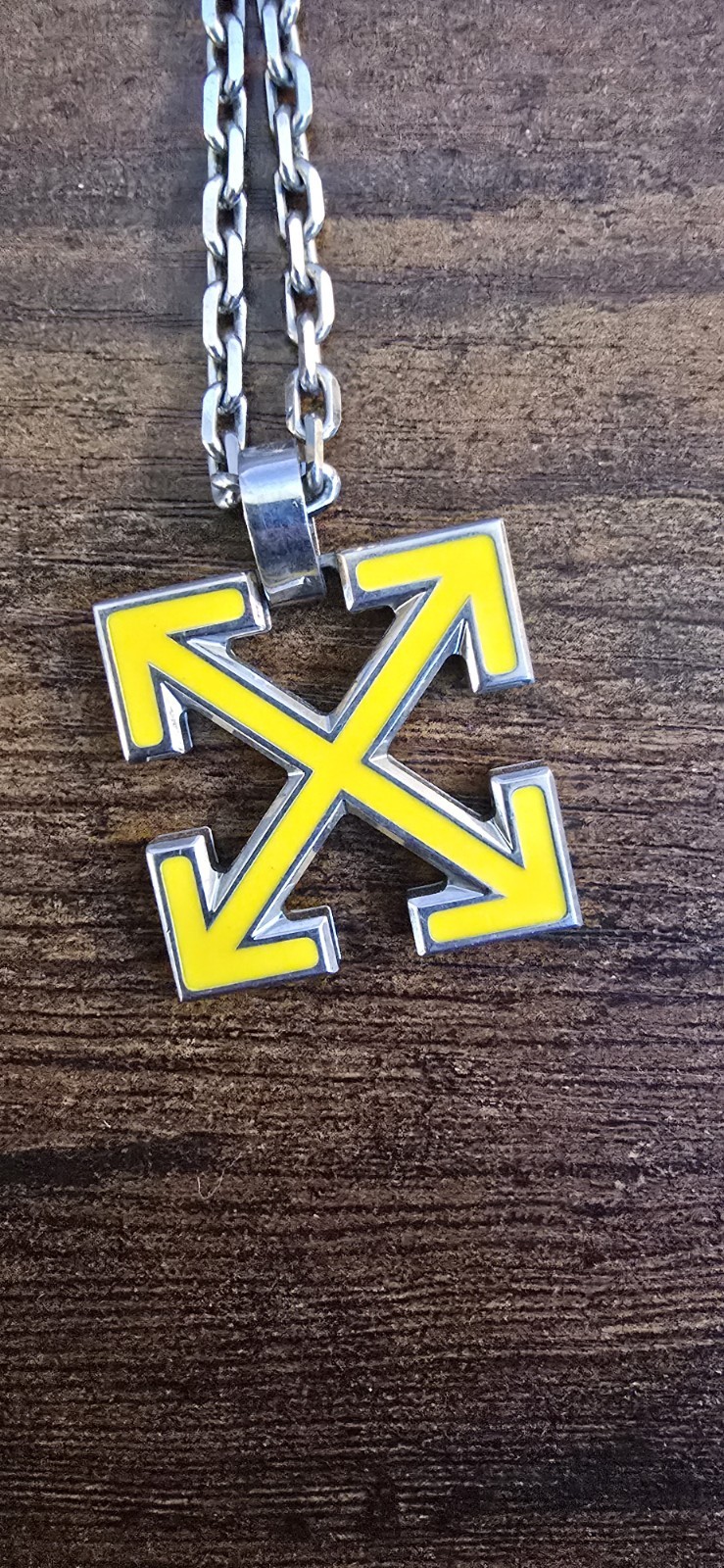 Off-white Enamel Arrow necklace yellow