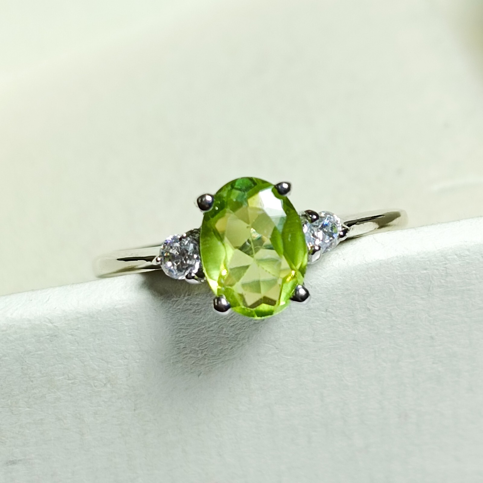 Natural Green Peridott Vintage Ring With 925 Sterling Silver ALL SIZE AVAILABLE