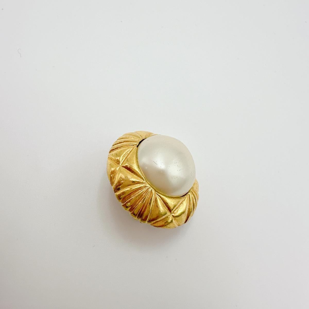 CHANEL Vintage Gold Plated Earring Fashion Jewelry Accessories Gold Women