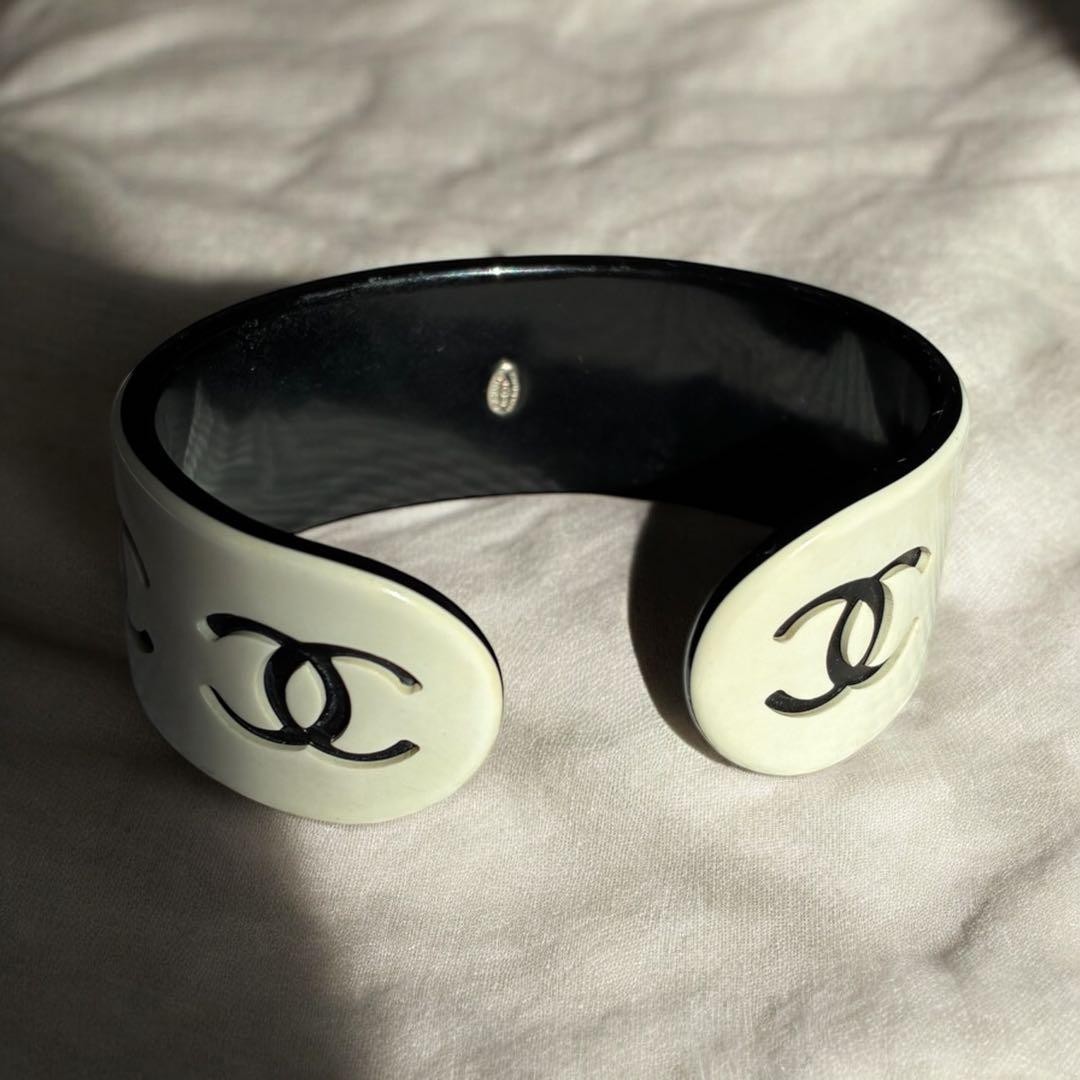 CHANEL Bangle Coco Mark White Cuff Logo Vintage Resin Fashion Iconic Access