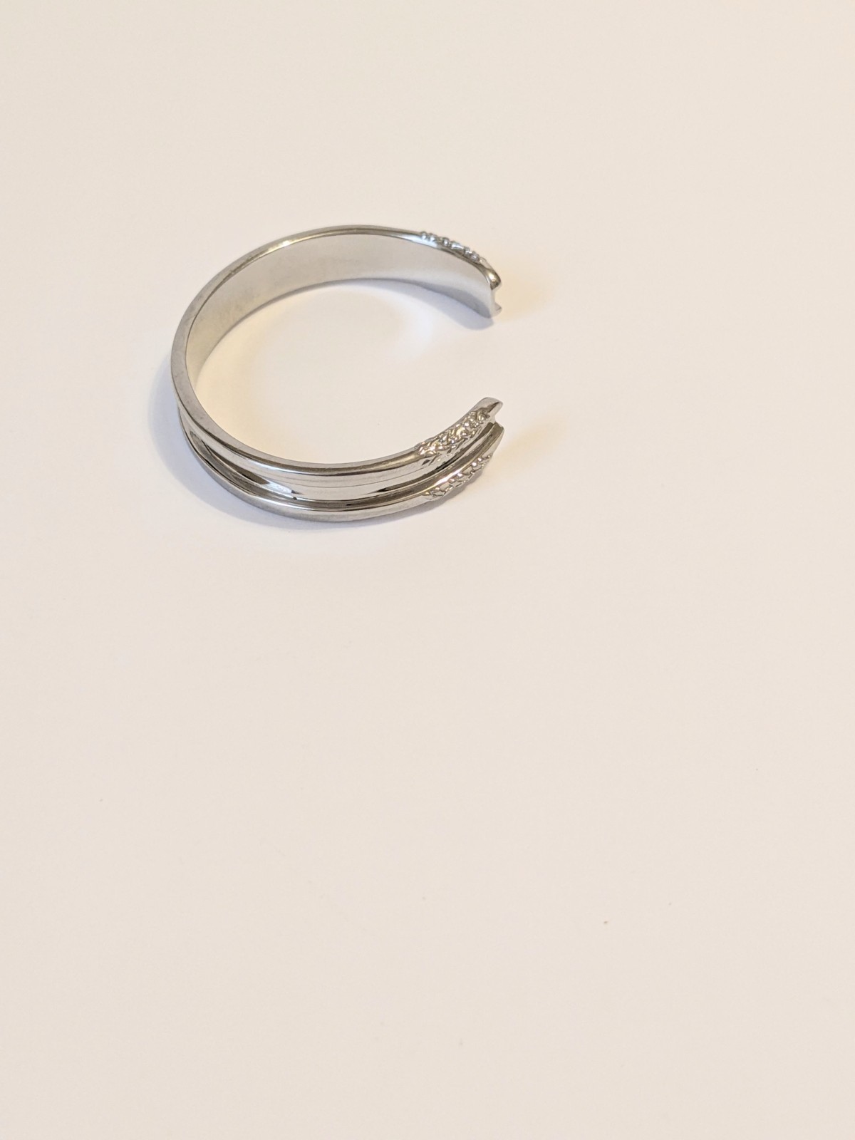 Silver Tone Open Cuff Bracelet With Textured Ends. 6 3/4 In. 1/2″ Wide. BOHO.
