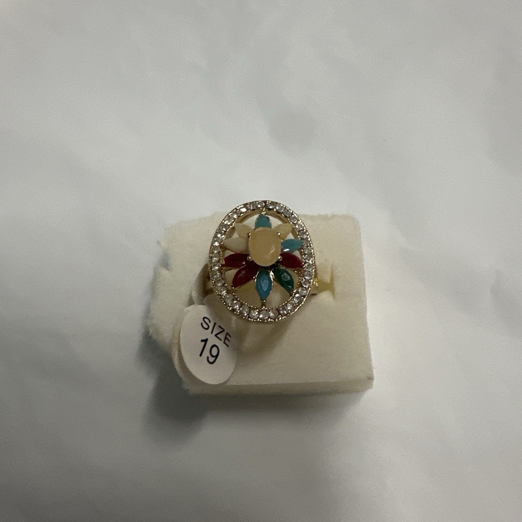 Gold Tone Oval Cream Floral Cluster Halo Cocktail Ring w/ Crystals Size 19
