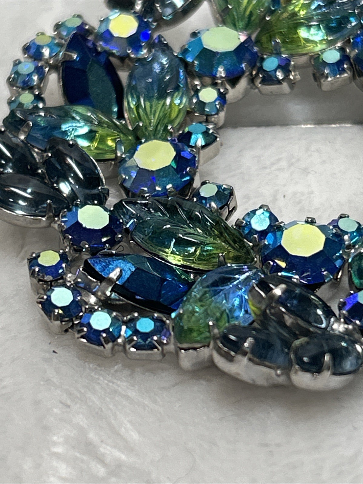 Vintage Blue Green Aurora Borealis AB Rhinestone Wreath Brooch Earrings Set