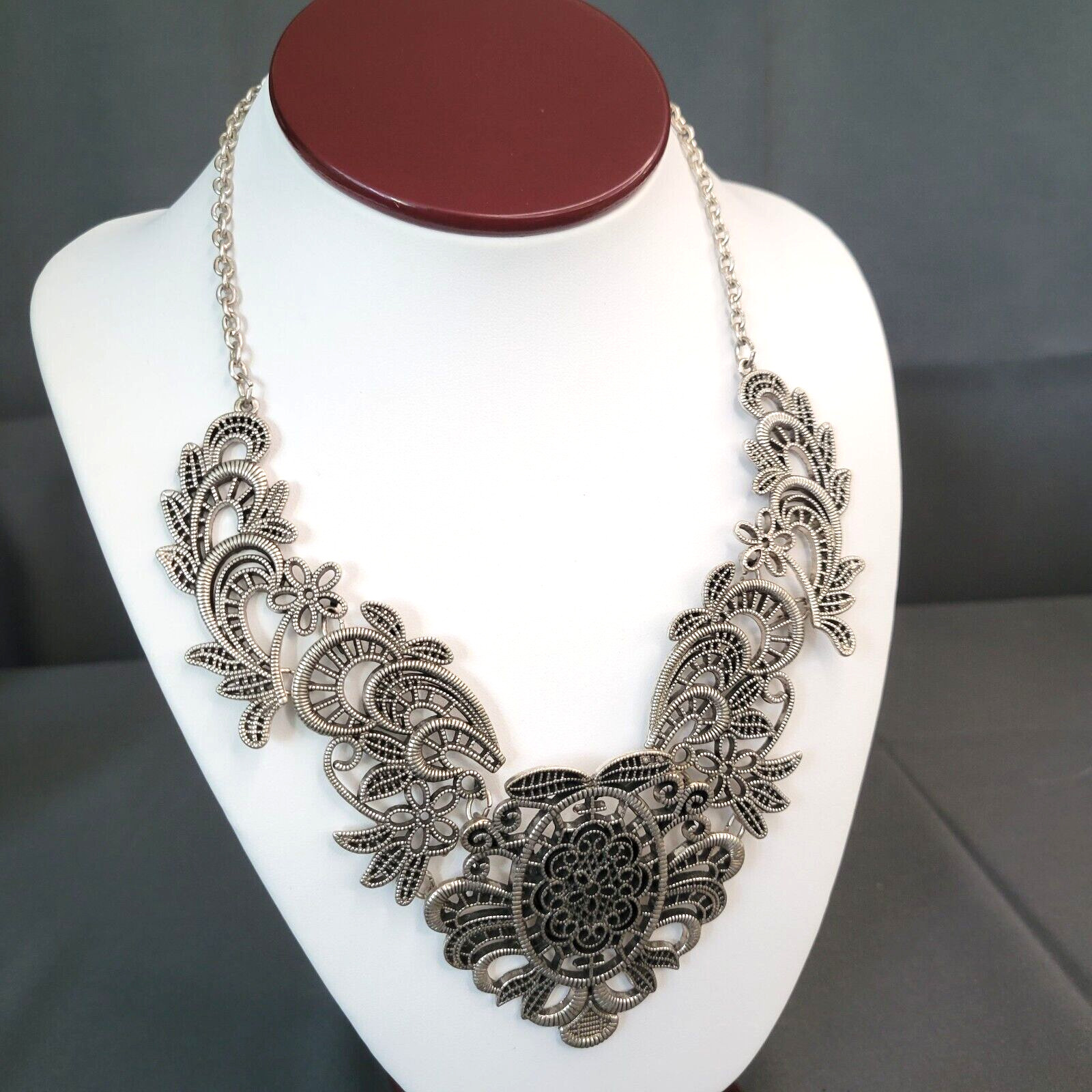 Women’s Statement Necklace Silver Tone Floral Bib Pendant Trace Chain Link 20″