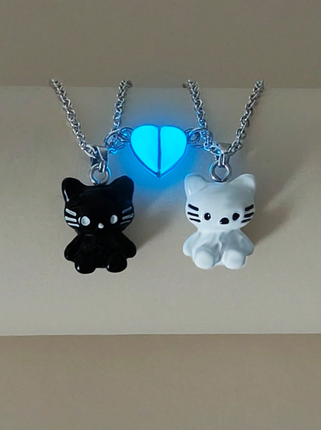 2PCS Couple Necklace Glow In The Dark Kitten Pendant Magnetic Gift Fot Her BFF