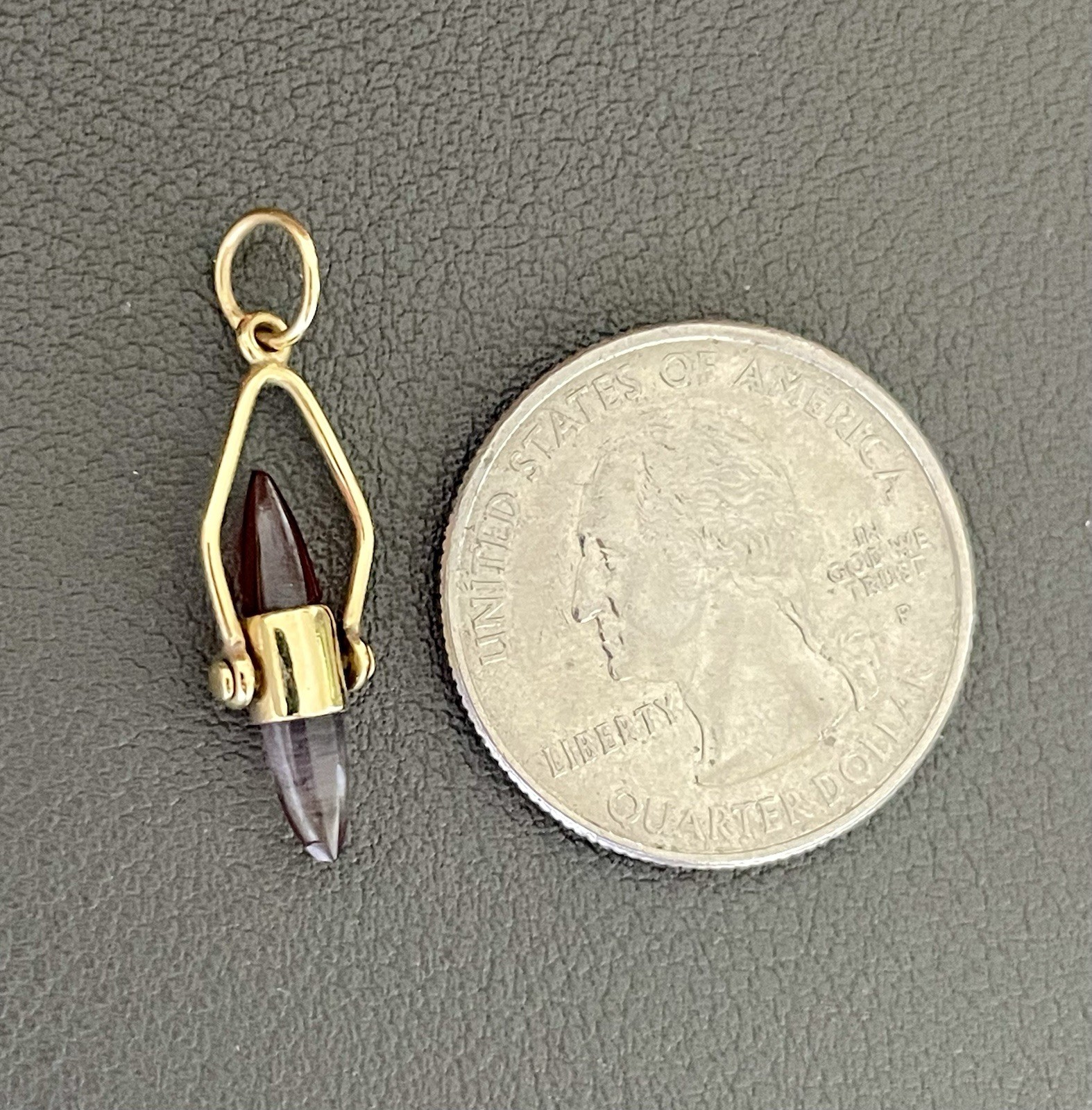 18KT Yellow Gold 12CT Garnet and 12CT Amethyst Pendant F288 G2U