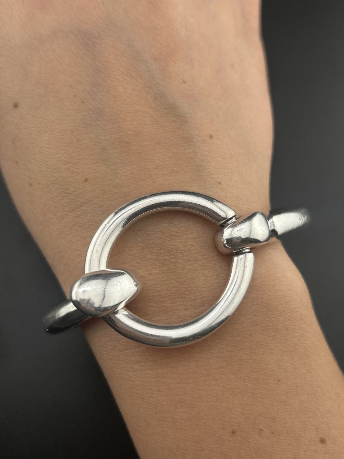 Solid Silver Plated UNOde50 “Hooked On A Feeling” Shackle- Shaped Clasp Bracelet