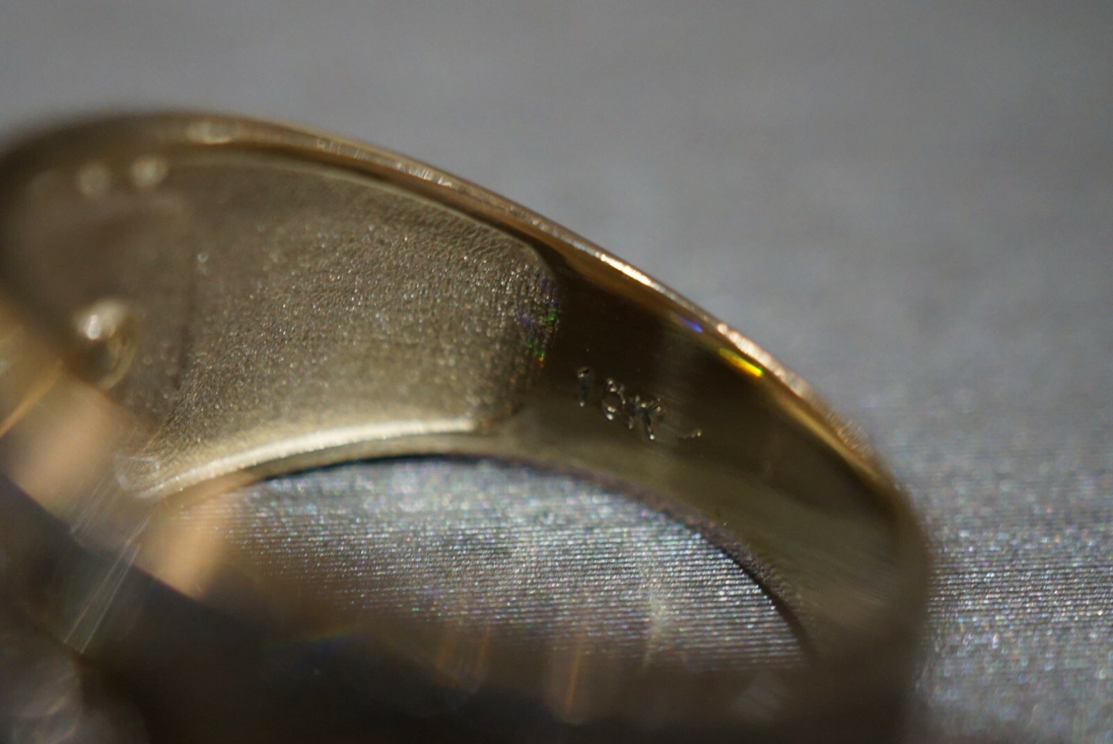 10K Solid Yellow Gold Two Tone Beautiful 13MM Wide Elephant CZ Ring. Size 7