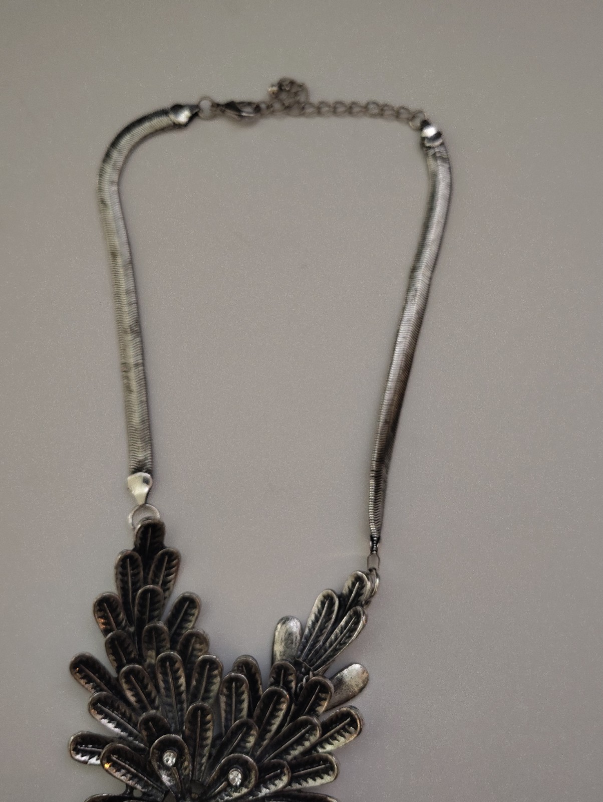 Beautiful silver/tone feather statement necklace
