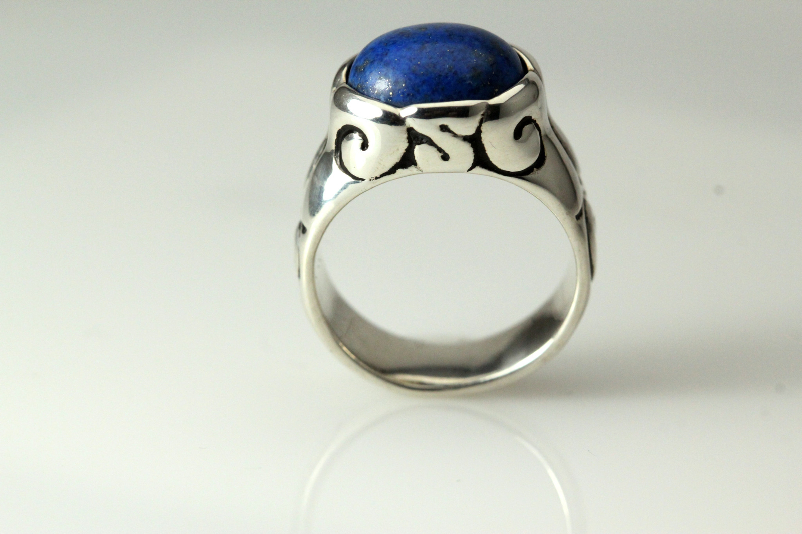 Oval Blue Lapis Sterling Silver 925 Size 6.75 Ring 9.4 Grams (RIN4788)