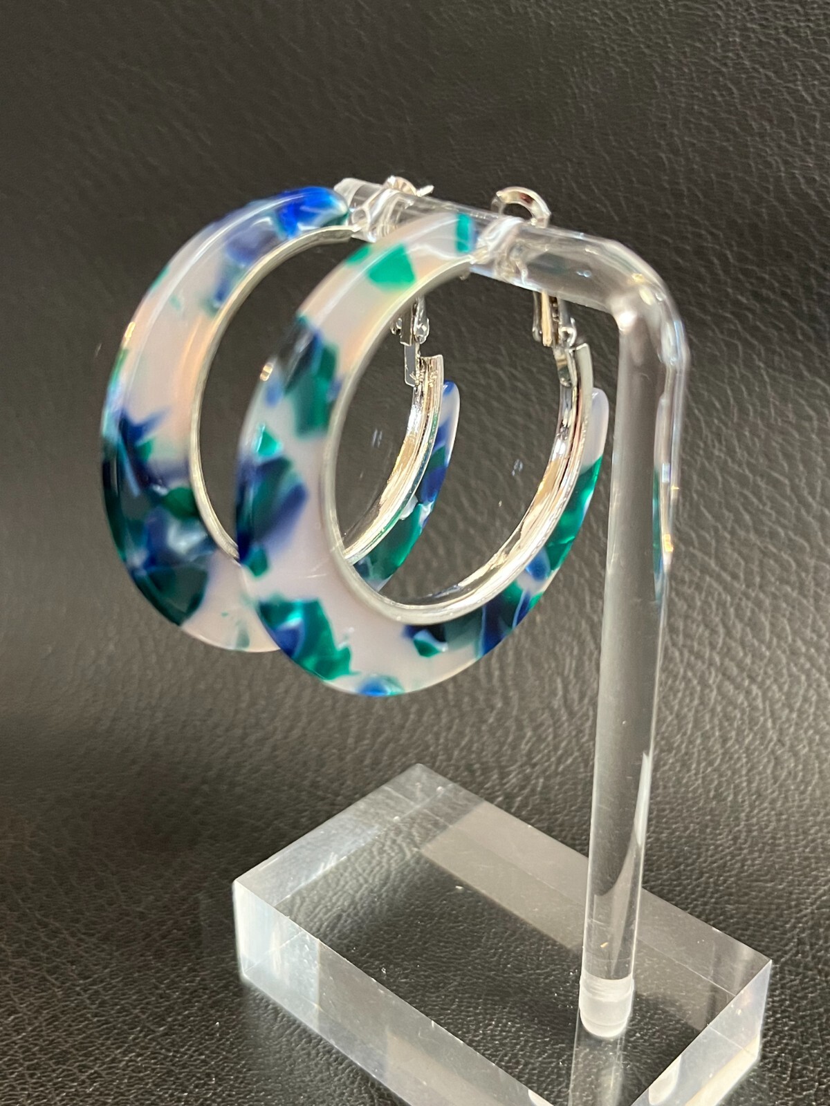 FUN NEW PAIR WOMEN’S MULTI COLOR ACRYLIC HOOP EARRINGS 44MM FASHION ACCESSORIES