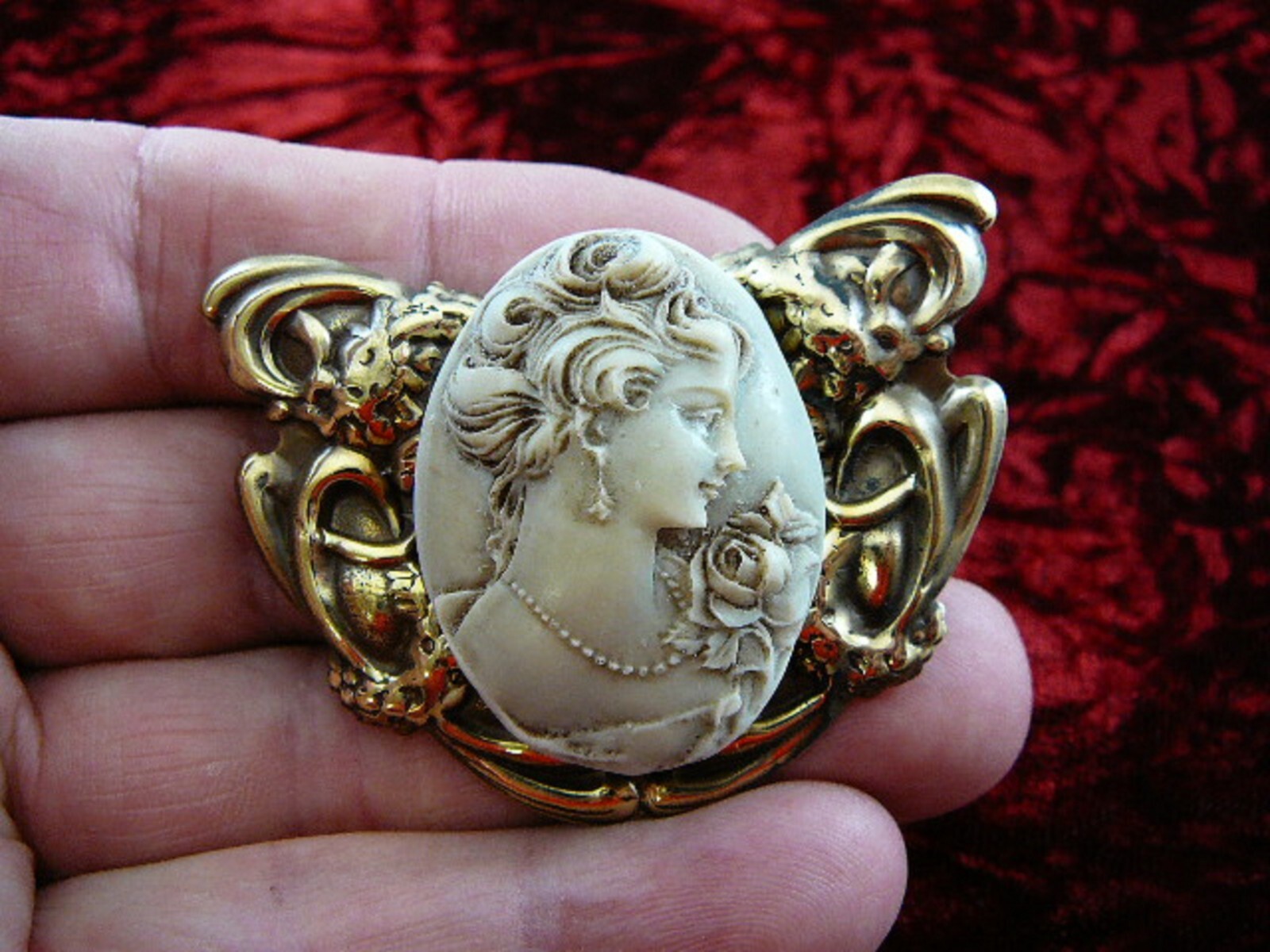 (CM43-16) LADY ROSE Pine Resin gray white CAMEO jewelry Pin pendant necklace