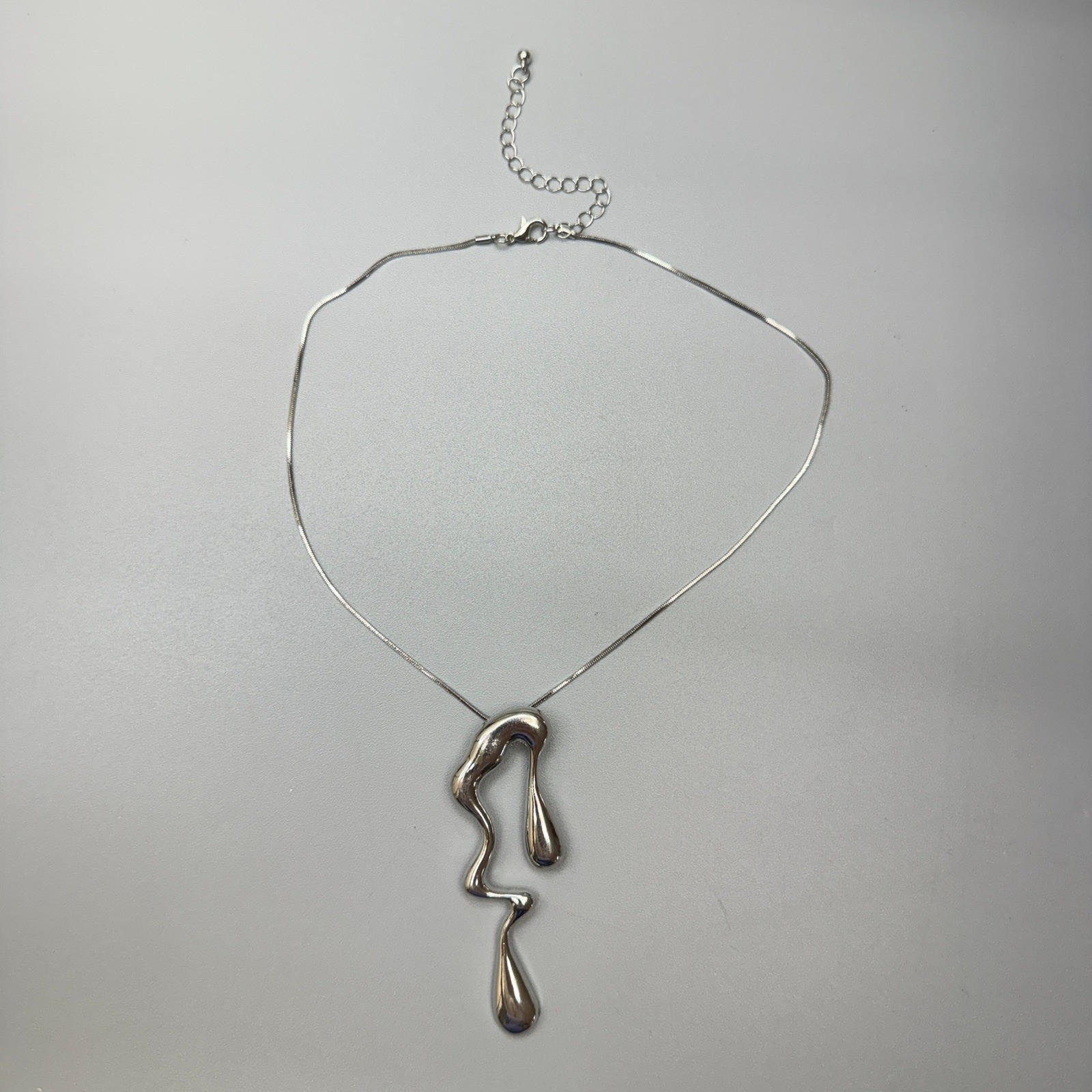 Silver Tone Brutalist Liquid Drip Pendant Snake Chain Necklace 16″ Abstract Chic