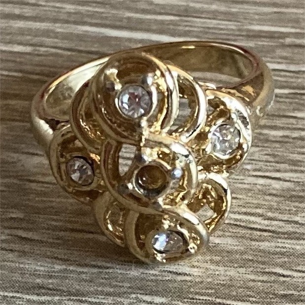 Cocktail Ring Round White Clear Stone Cluster Size 6 With Gold Color Band