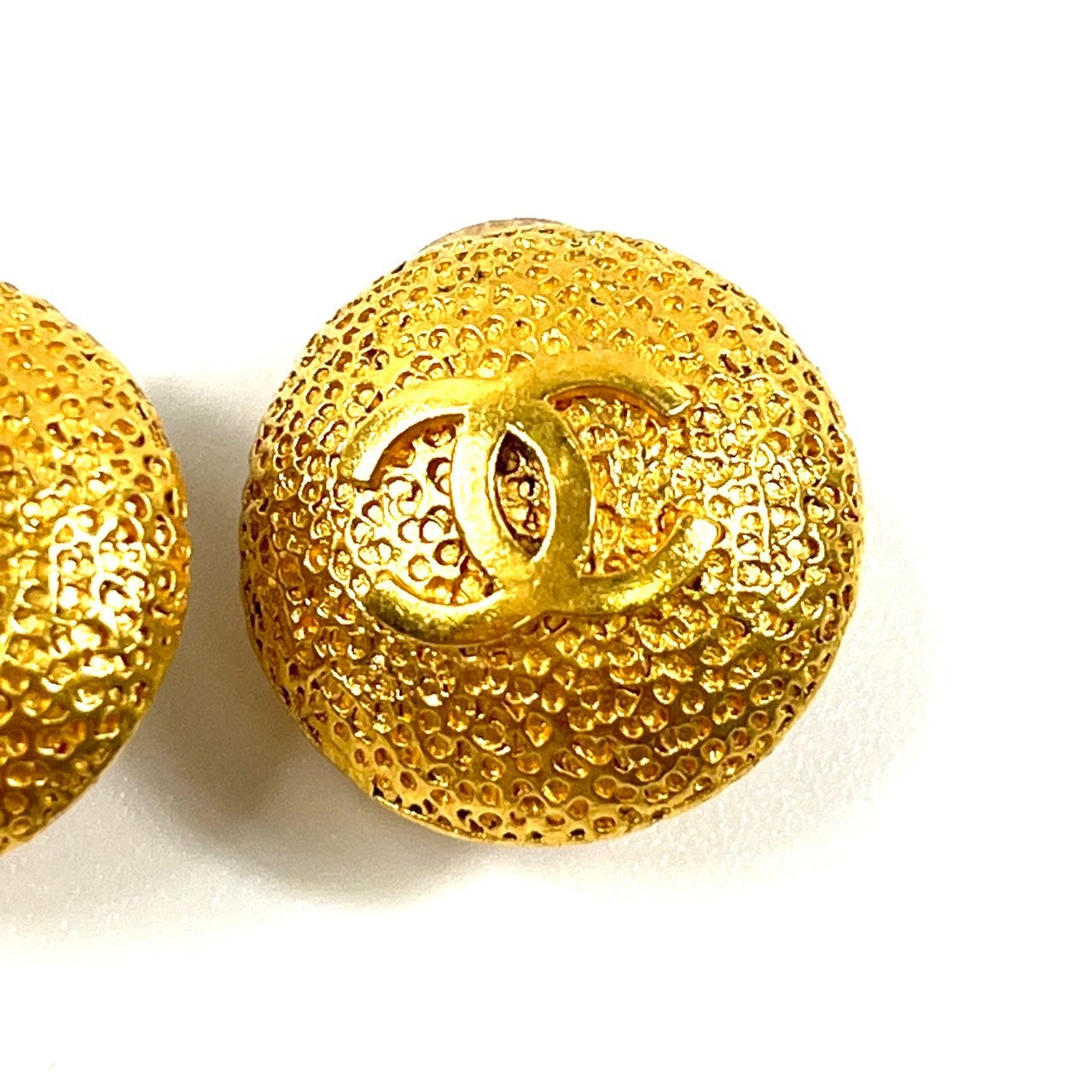 CHANEL 96P CC COCO logo Earrings Round Gold Vintage Authentic accessory JAPAN