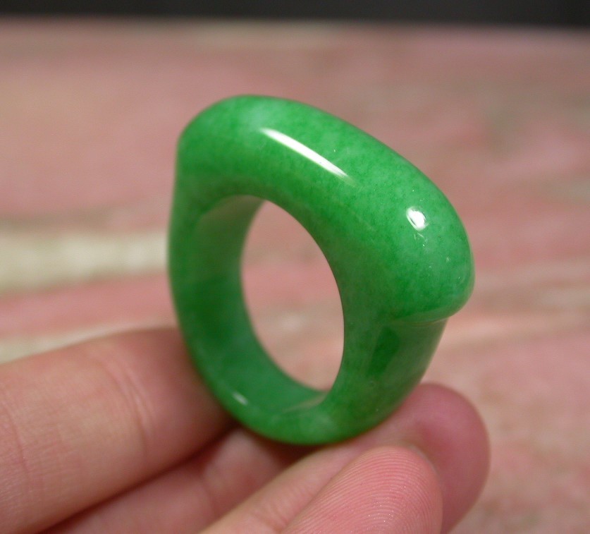 Green JADE Saddle RING US NO. 7.75. 8. 8.75. 9. 9.25. 9.5. 10. 10.75 # 253511