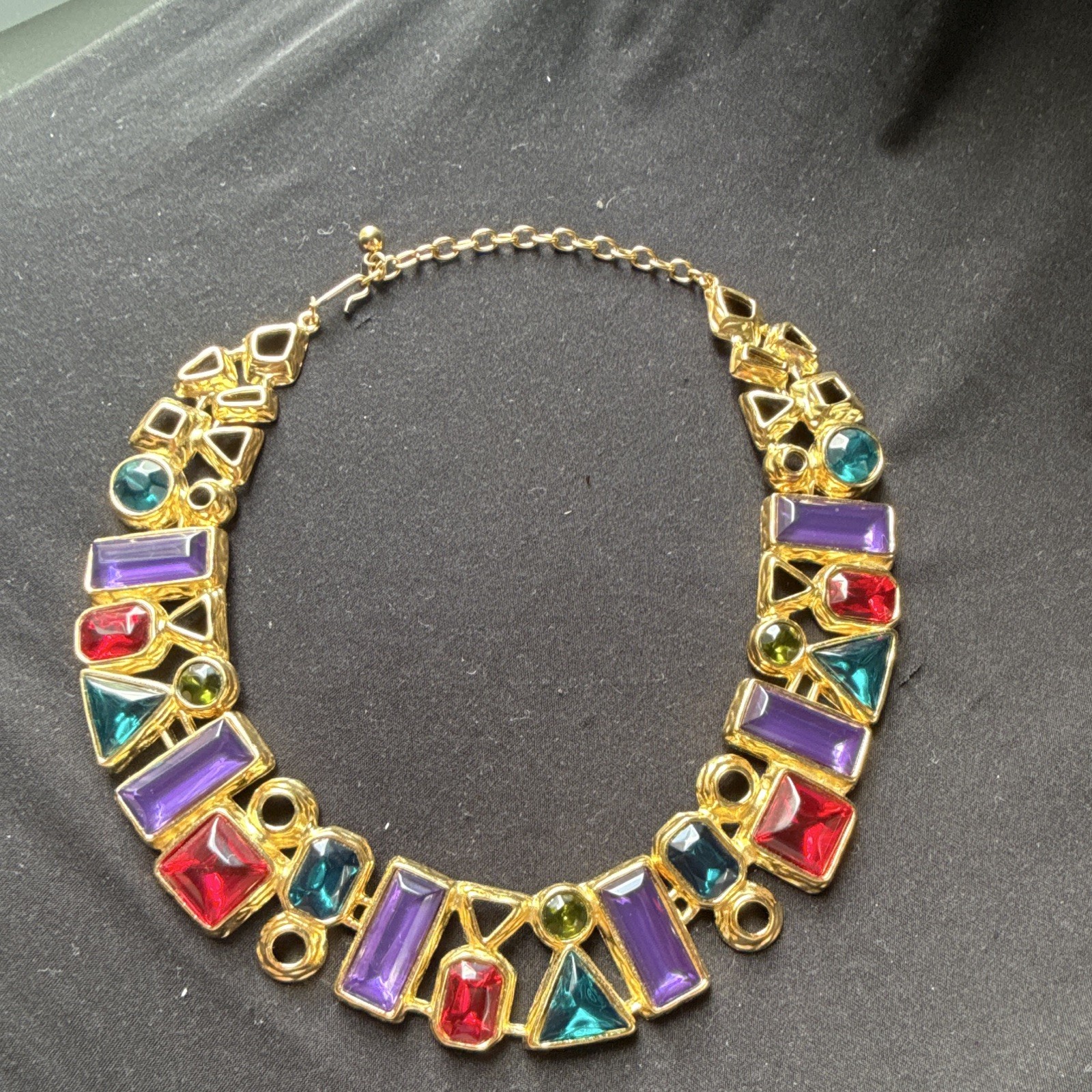 Vintage Trifari Signed Gold Tone Vibrant 17” Necklace