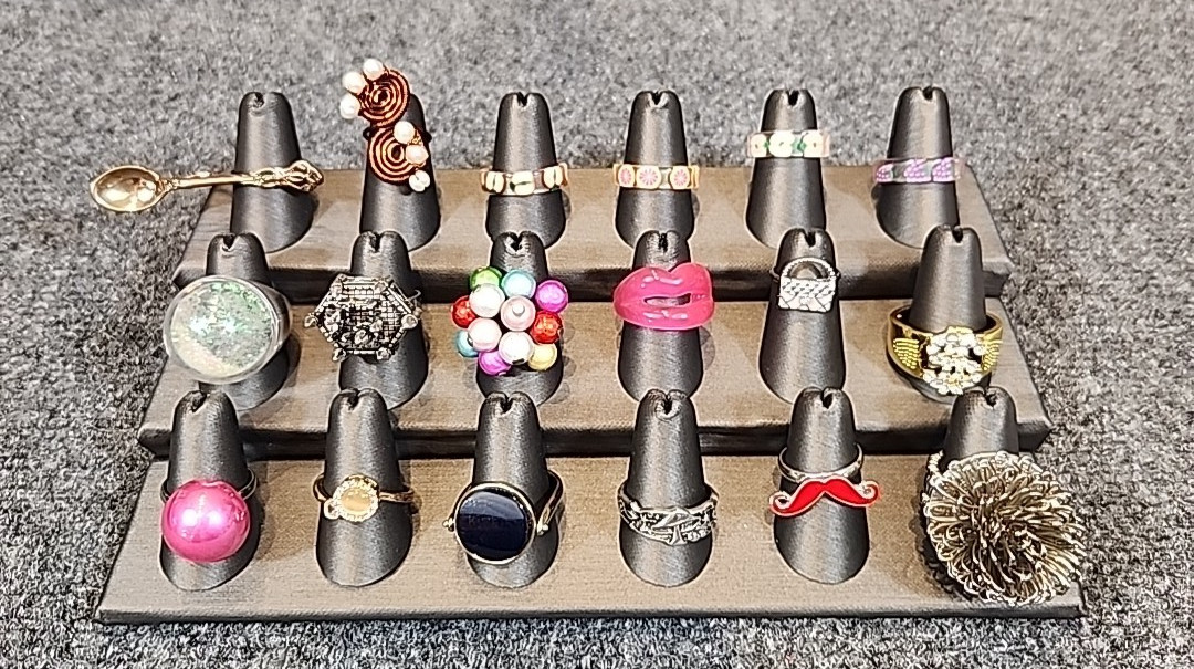 Jewelry 18 Whimsical Rings Adjusts Sized Stretch See Description Lot #220