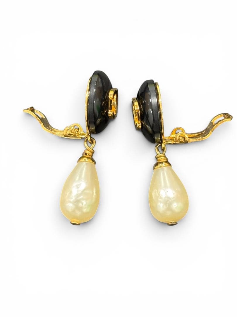 CHANEL Coco Mark Pearl Earrings 96P Gold Black Logo Clip-On Vintage Accessory